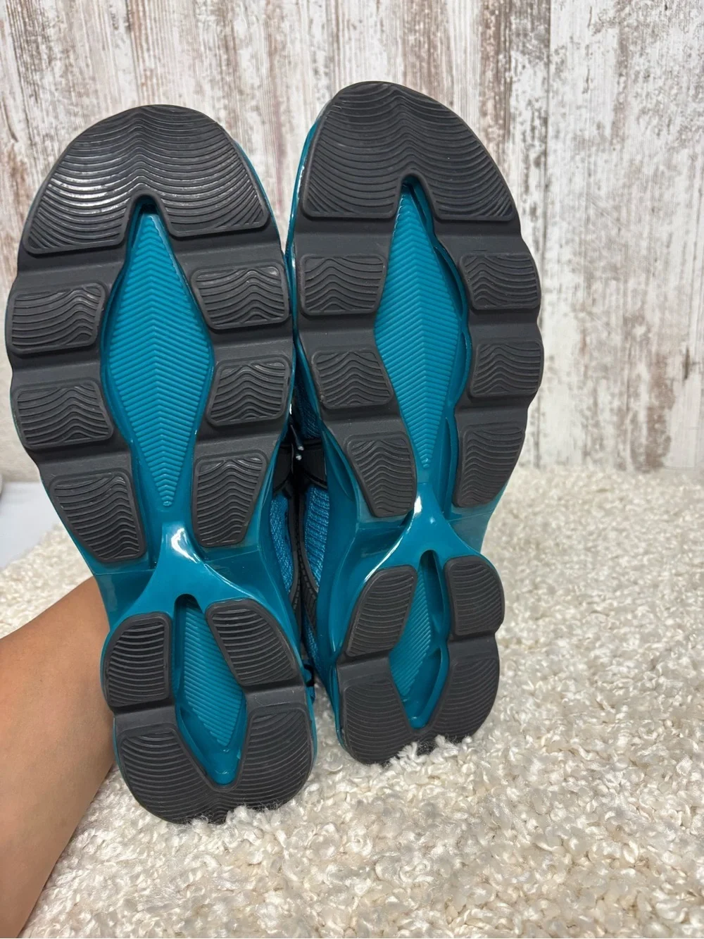 Men's Athletic Running Shoes in Teal and Black